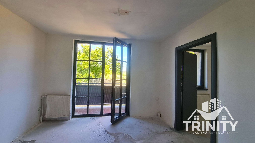 Na predaj dvojgeneračný rodinný dom v obci Jasová