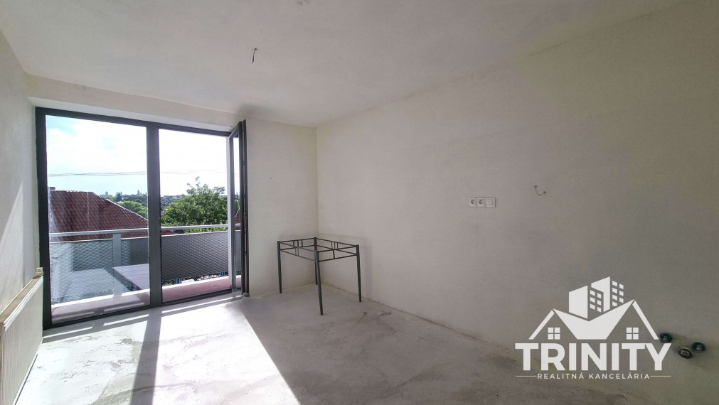 Na predaj dvojgeneračný rodinný dom v obci Jasová