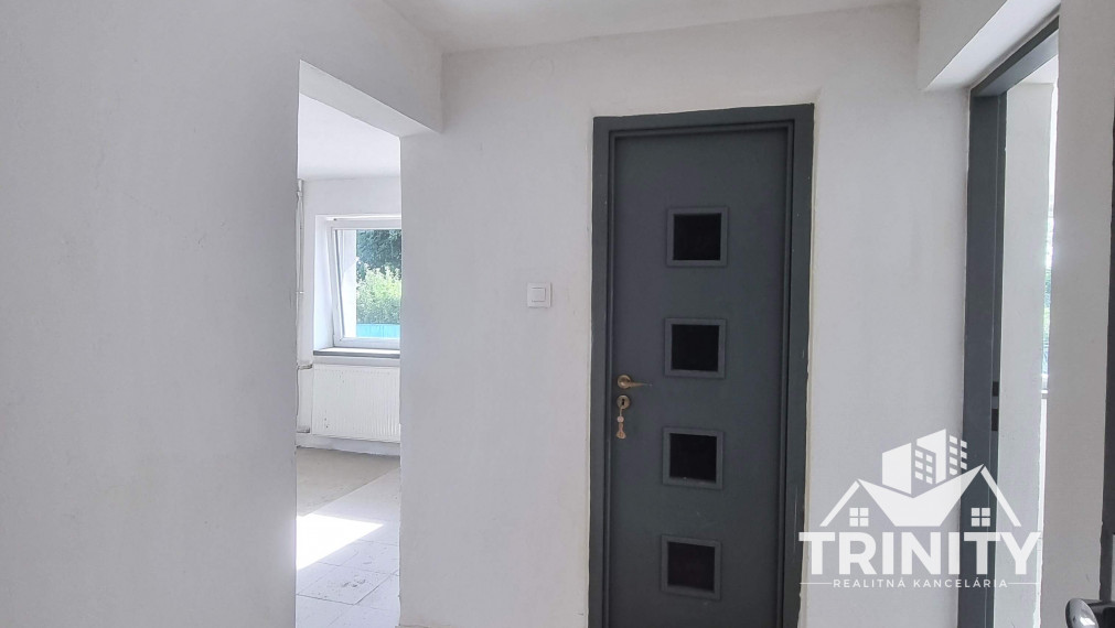 Na predaj dvojgeneračný rodinný dom v obci Jasová