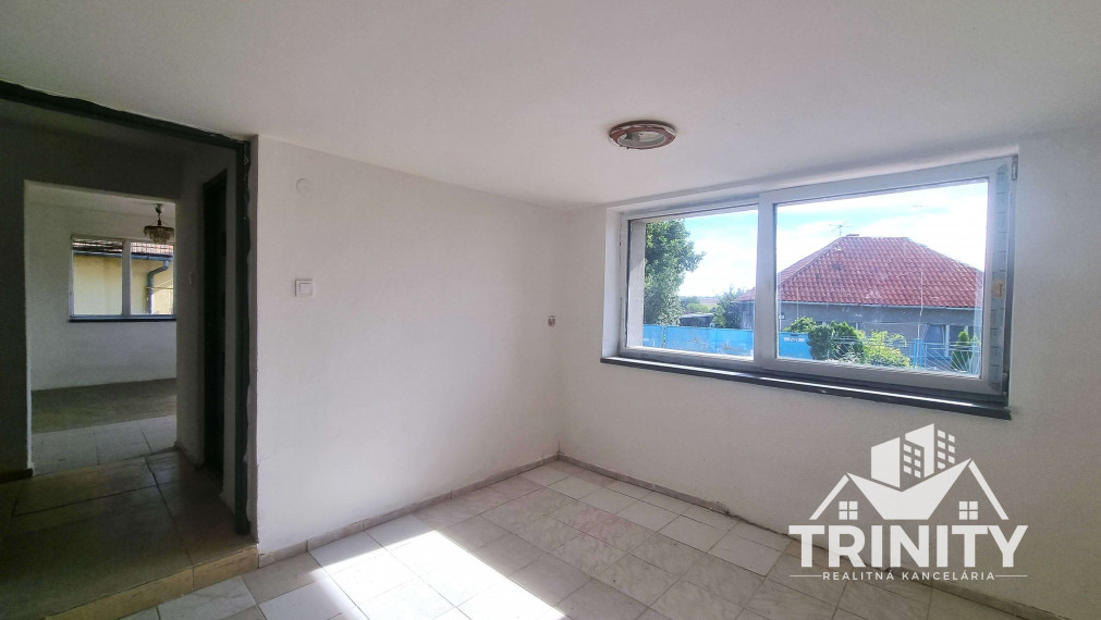 Na predaj dvojgeneračný rodinný dom v obci Jasová