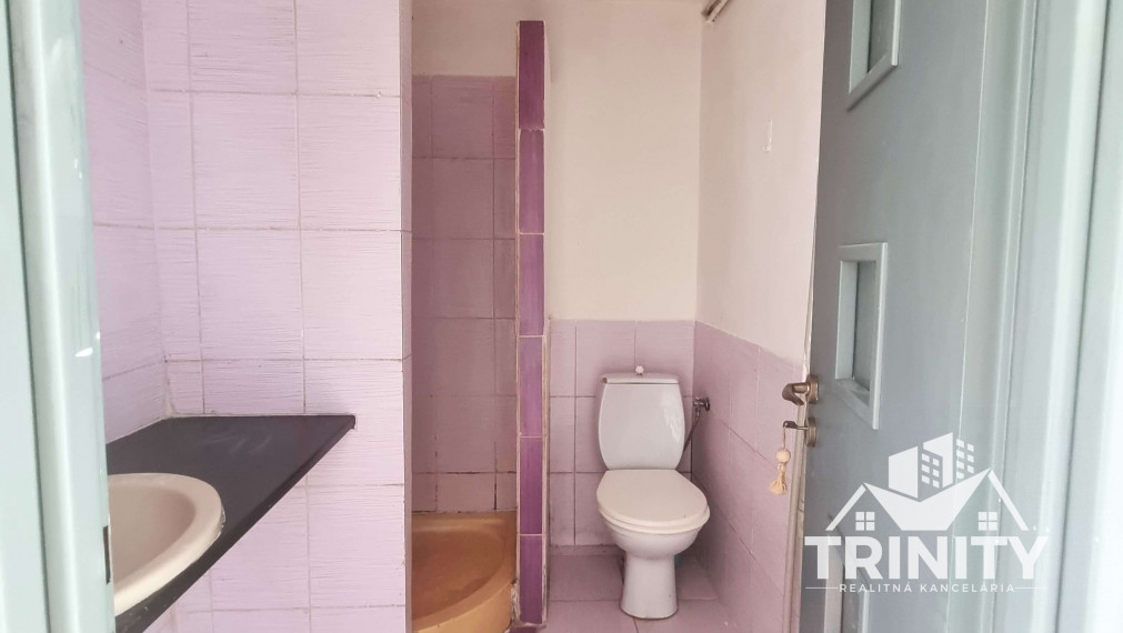 Na predaj dvojgeneračný rodinný dom v obci Jasová