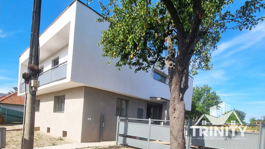 Na predaj dvojgeneračný rodinný dom v obci Jasová