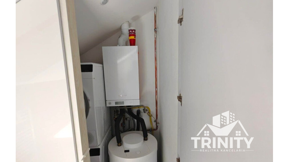 Na prenájom luxusný 3 izbový byt s dvomi balkónmi v centre mesta Nové Zámky