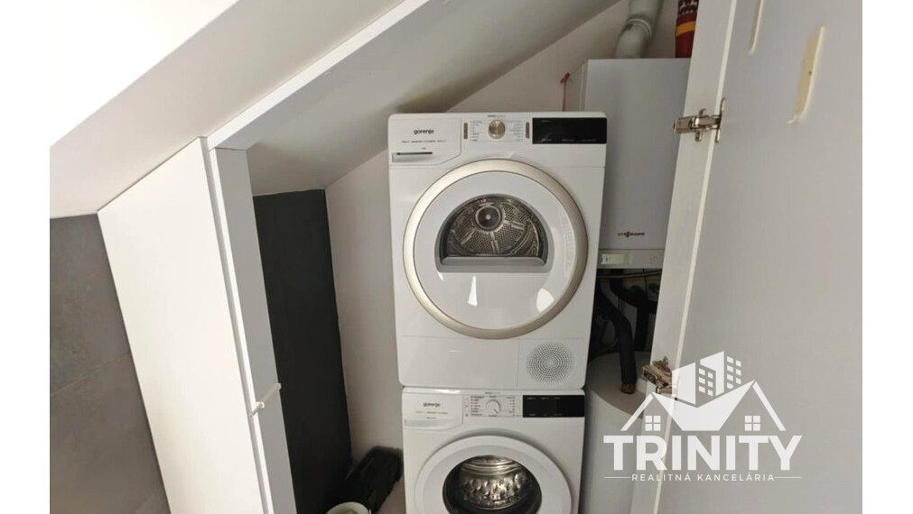 Na prenájom luxusný 3 izbový byt s dvomi balkónmi v centre mesta Nové Zámky