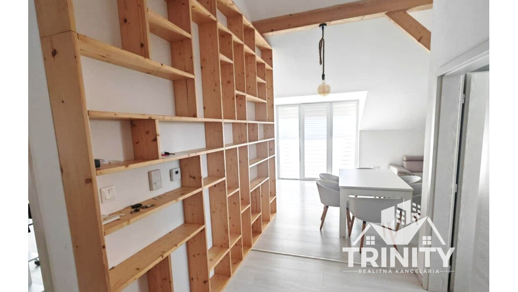 Na prenájom luxusný 3 izbový byt s dvomi balkónmi v centre mesta Nové Zámky