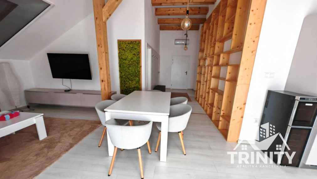 Na prenájom luxusný 3 izbový byt s dvomi balkónmi v centre mesta Nové Zámky