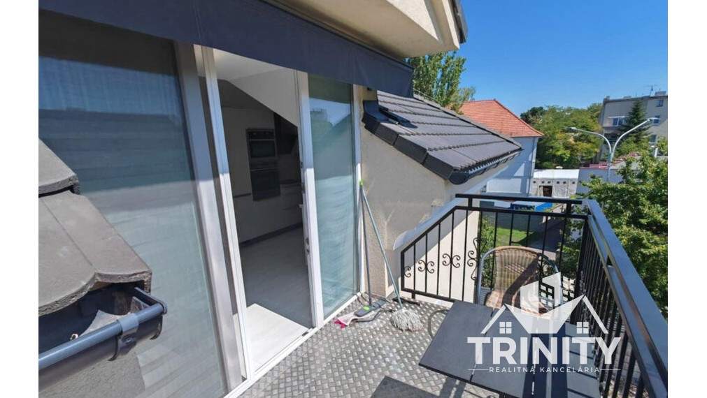 Na prenájom luxusný 3 izbový byt s dvomi balkónmi v centre mesta Nové Zámky