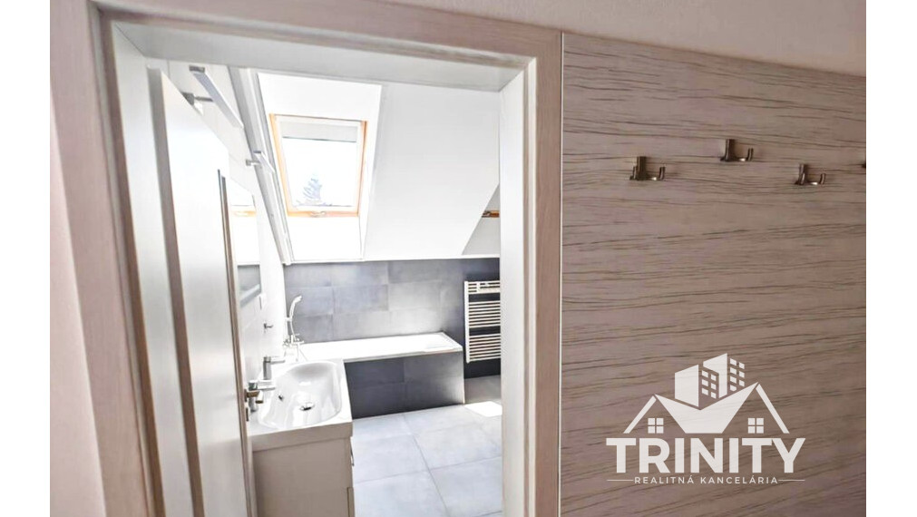 Na prenájom luxusný 3 izbový byt s dvomi balkónmi v centre mesta Nové Zámky