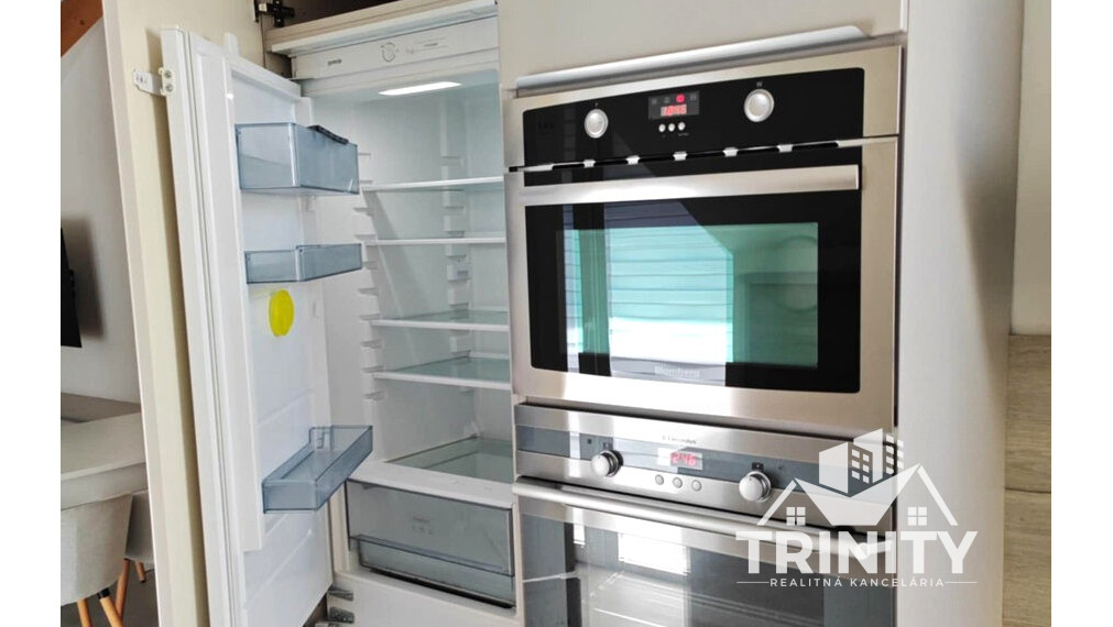 Na prenájom luxusný 3 izbový byt s dvomi balkónmi v centre mesta Nové Zámky