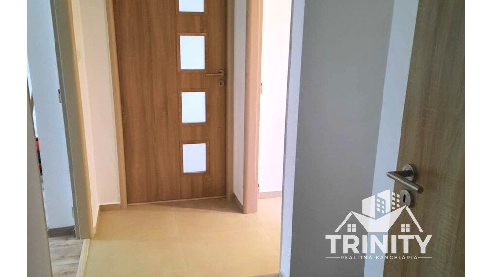 Na predaj 3-izbový byt s balkónom  v meste Hurbanovo