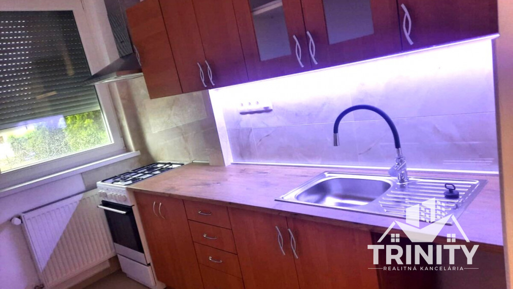 Na predaj 3-izbový byt s balkónom  v meste Hurbanovo