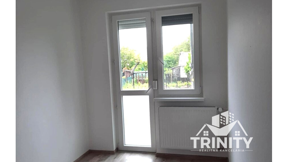 Na predaj 3-izbový byt s balkónom  v meste Hurbanovo