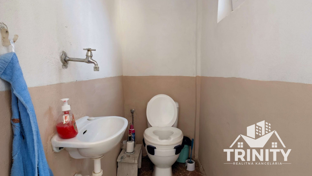 Na predaj vidiecky rodinný dom v obci Trávnica