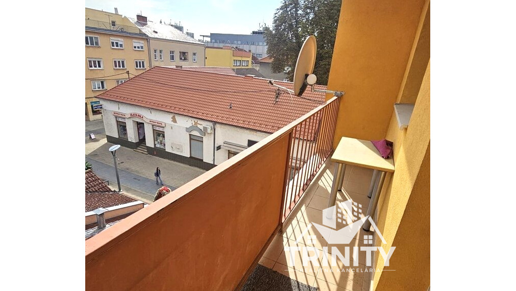 Na prenájom tehlový 3-izbový byt s balkónom priamo v centre mesta Nové Zámky