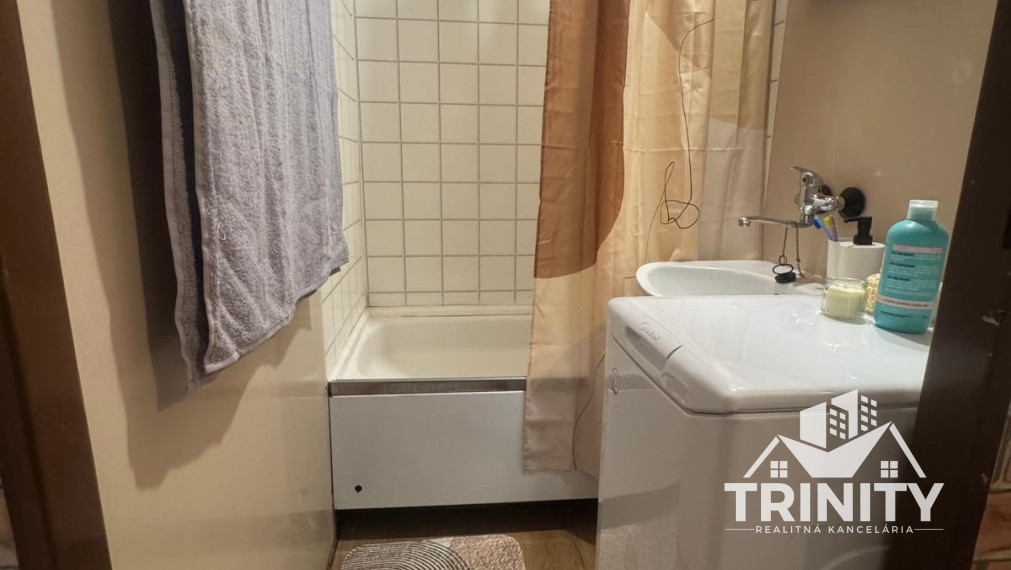 Na prenájom 1-izbový byt na sídlisku JUH v Nových Zámkoch