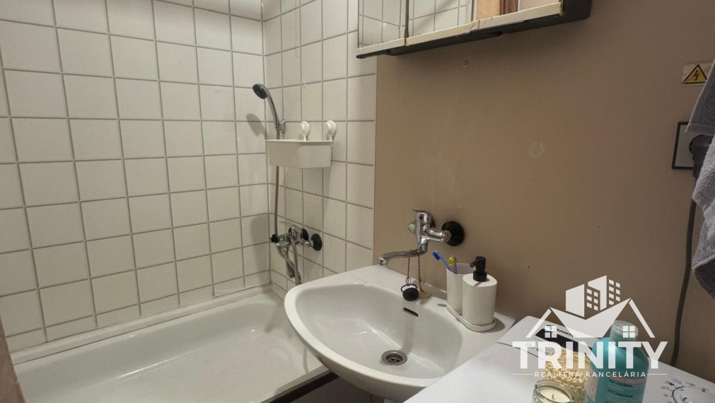 Na prenájom 1-izbový byt na sídlisku JUH v Nových Zámkoch