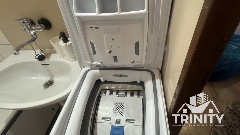 Na prenájom 1-izbový byt na sídlisku JUH v Nových Zámkoch