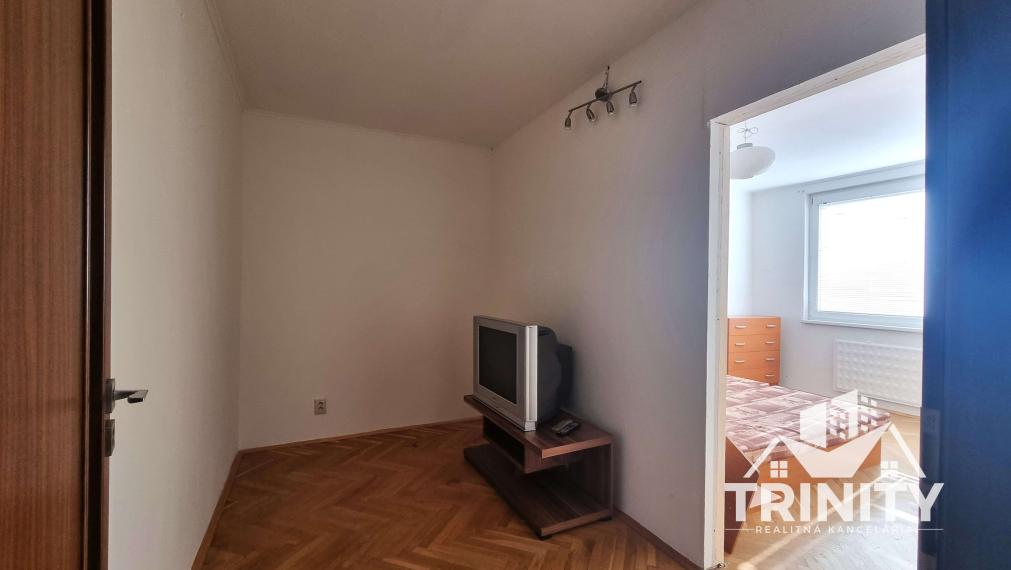 Na prenájom veľký 3-izbový byt s dvoma balkónmi v meste Nové Zámky