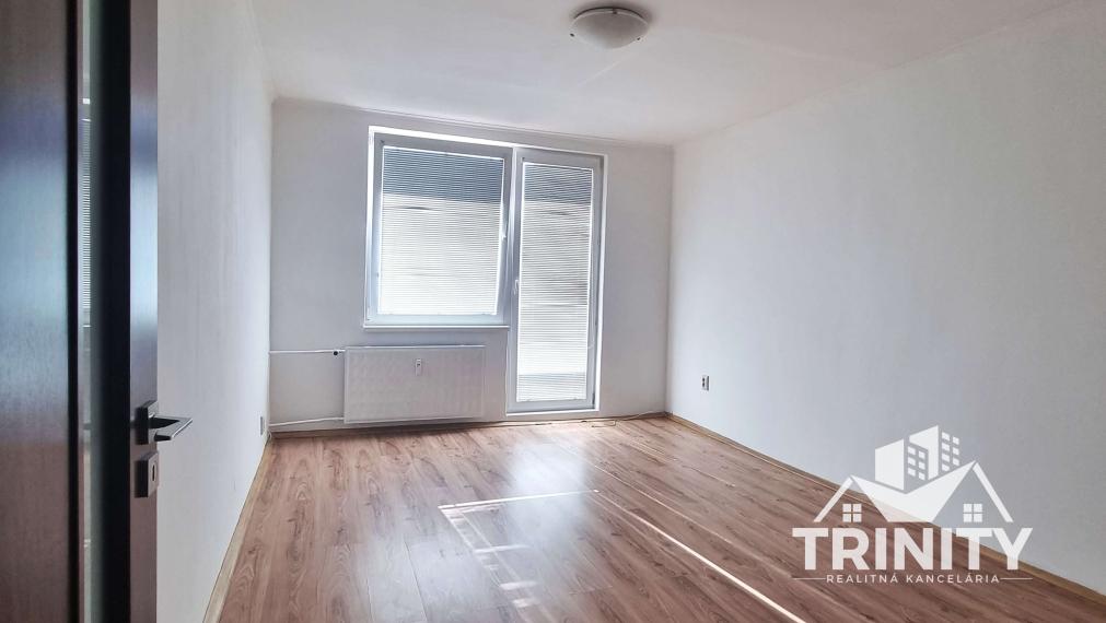 Na prenájom veľký 3-izbový byt s dvoma balkónmi v meste Nové Zámky