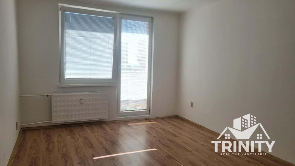 Na prenájom veľký 3-izbový byt s dvoma balkónmi v meste Nové Zámky