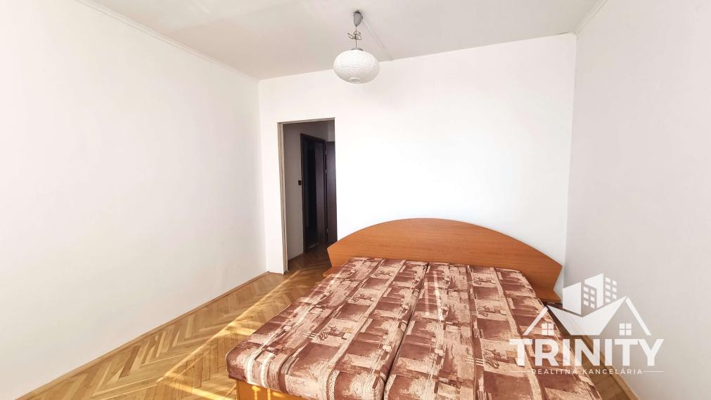 Na prenájom veľký 3-izbový byt s dvoma balkónmi v meste Nové Zámky