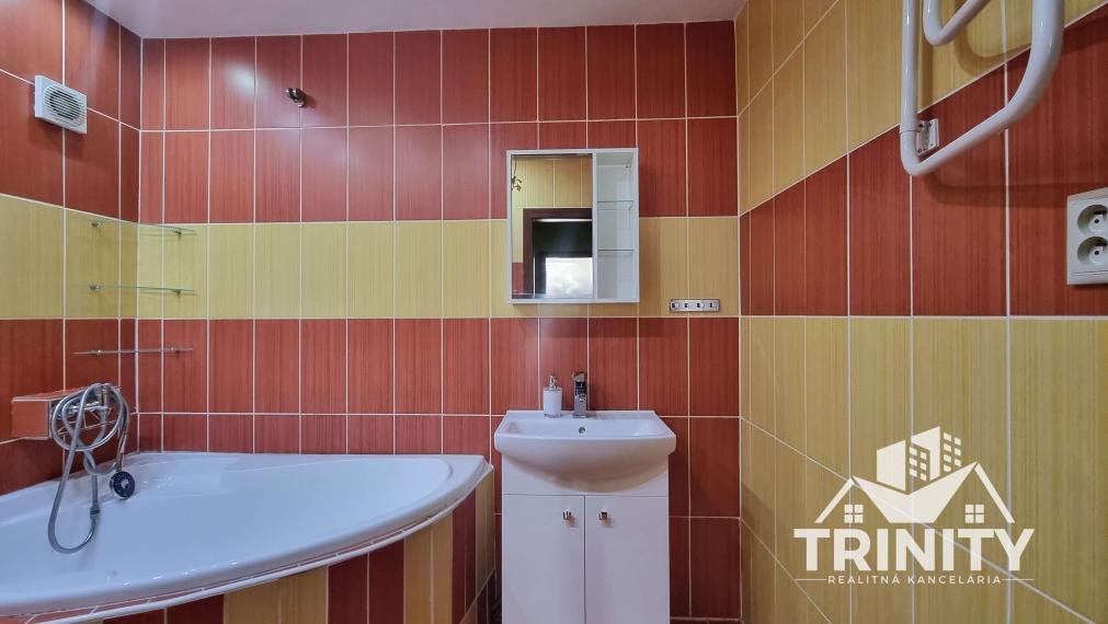 Na prenájom veľký 3-izbový byt s dvoma balkónmi v meste Nové Zámky