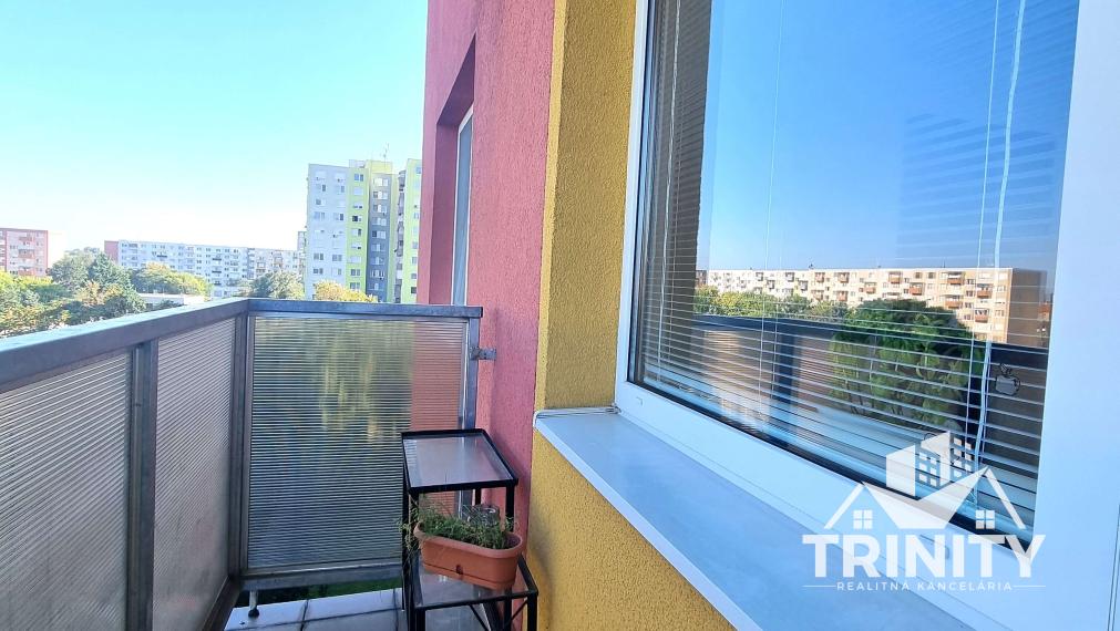 Na prenájom veľký 3-izbový byt s dvoma balkónmi v meste Nové Zámky