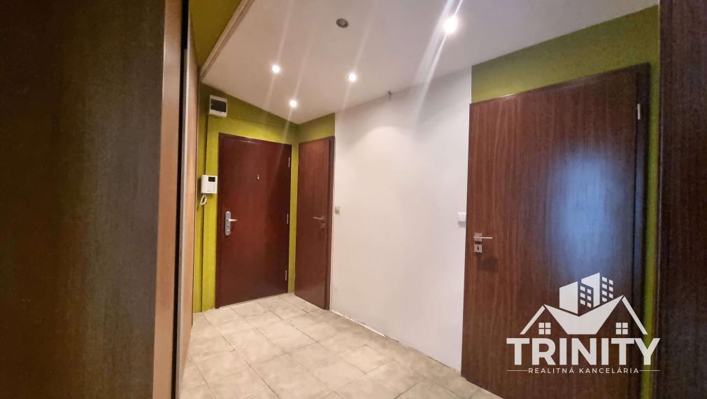 Na prenájom veľký 3-izbový byt s dvoma balkónmi v meste Nové Zámky