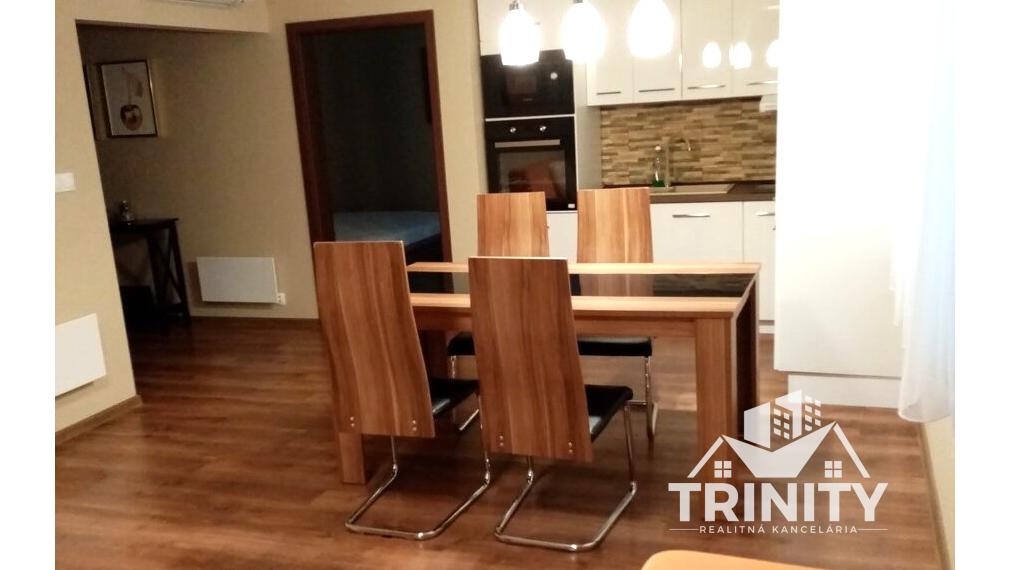 Na prenájom 2-izbový byt v rodinnom dome s terasou v meste Nové Zámky