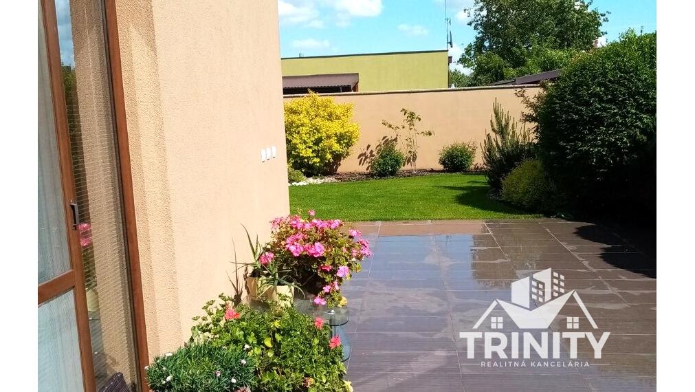 Na prenájom 2-izbový byt v rodinnom dome s terasou v meste Nové Zámky