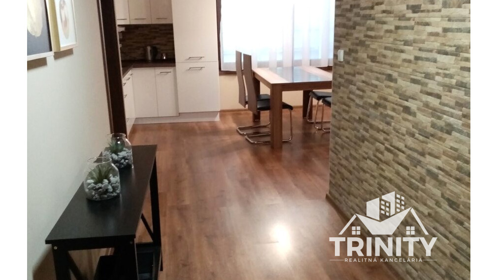 Na prenájom 2-izbový byt v rodinnom dome s terasou v meste Nové Zámky