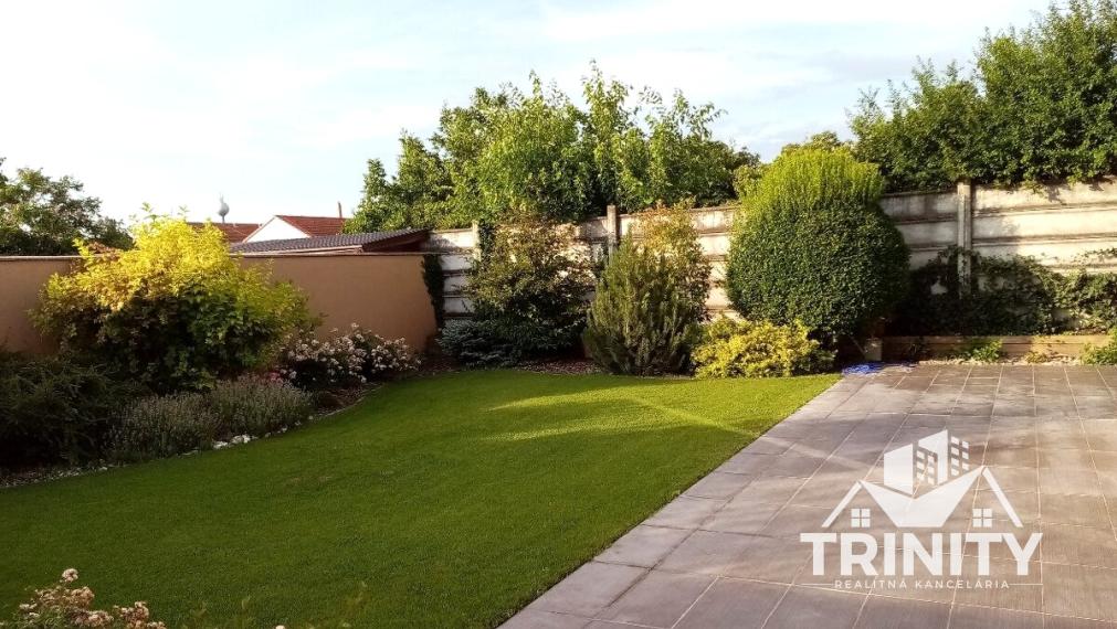 Na prenájom 2-izbový byt v rodinnom dome s terasou v meste Nové Zámky