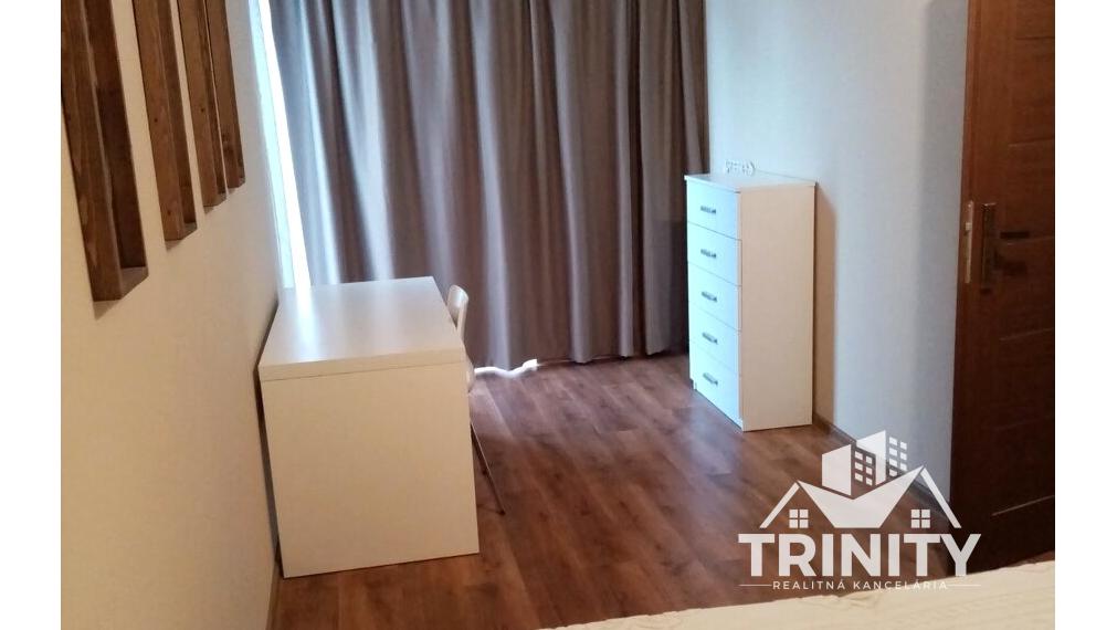 Na prenájom 2-izbový byt v rodinnom dome s terasou v meste Nové Zámky