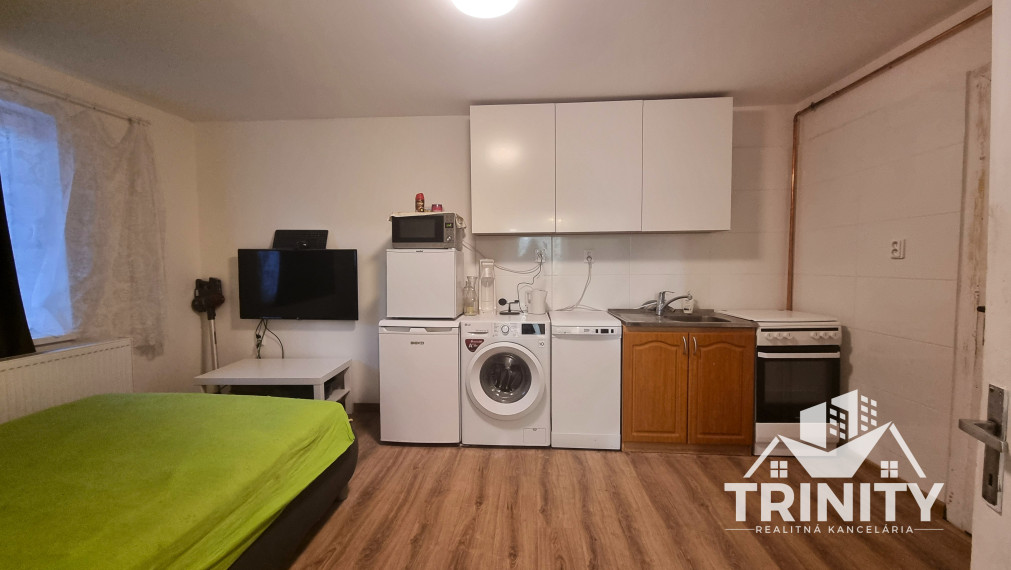 Na prenájom 1-izbový byt v rodinnom dome v obci Jasová