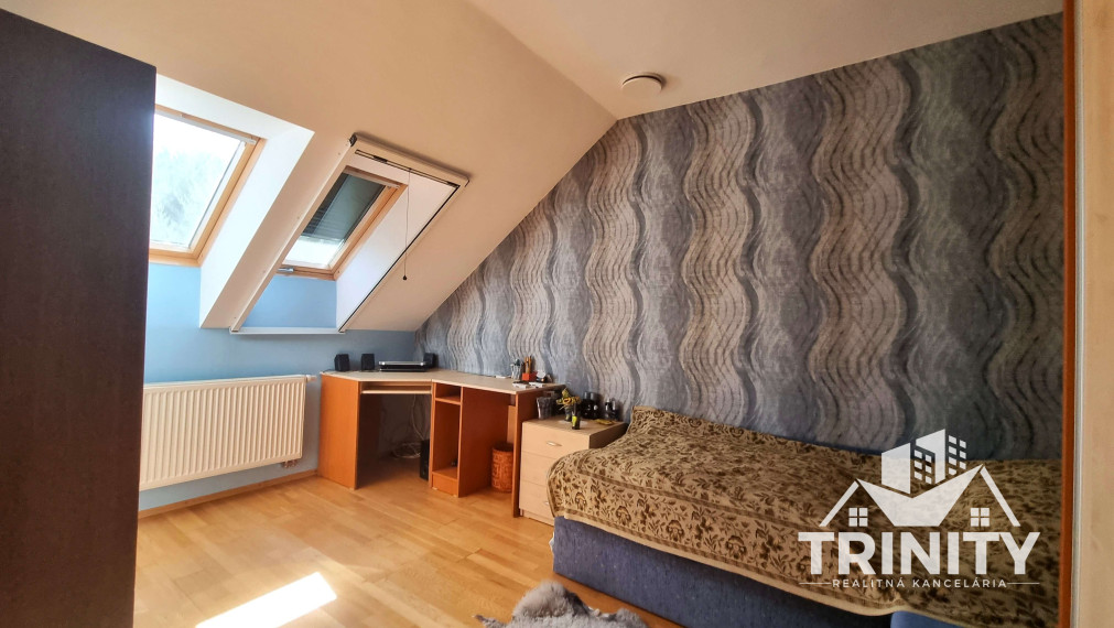 Na predaj dvojpodlažný rodinný dom s terasou a garážou v meste Nové Zámky