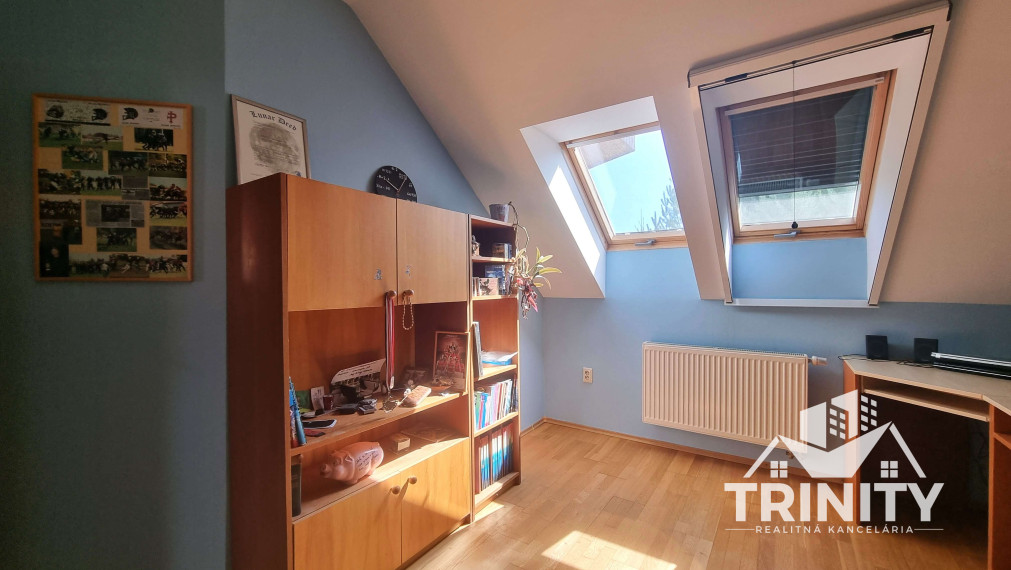 Na predaj dvojpodlažný rodinný dom s terasou a garážou v meste Nové Zámky