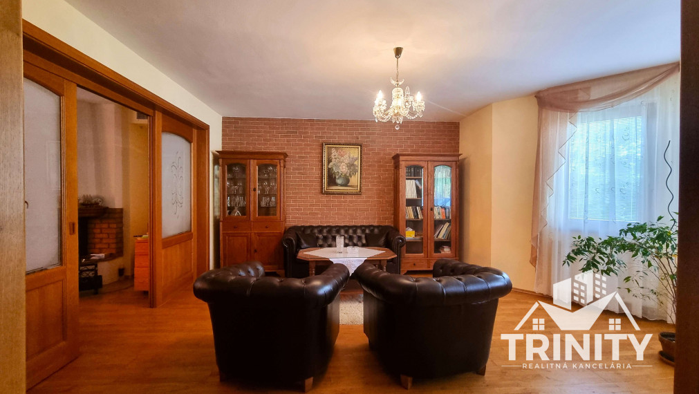 Na predaj dvojpodlažný rodinný dom s terasou a garážou v meste Nové Zámky