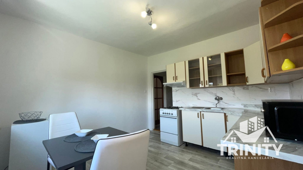 Na prenájom 1-izbový byt s balkónom v Nových Zámkoch