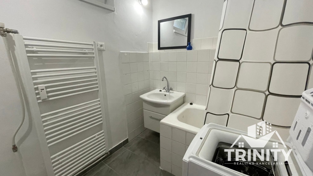 Na prenájom 1-izbový byt s balkónom v Nových Zámkoch