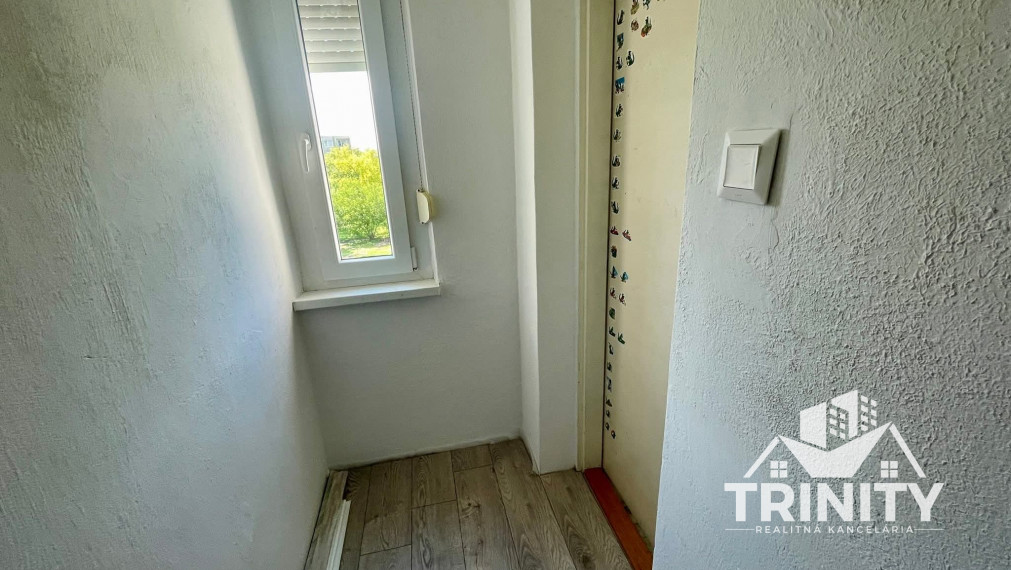 Na prenájom 1-izbový byt s balkónom v Nových Zámkoch