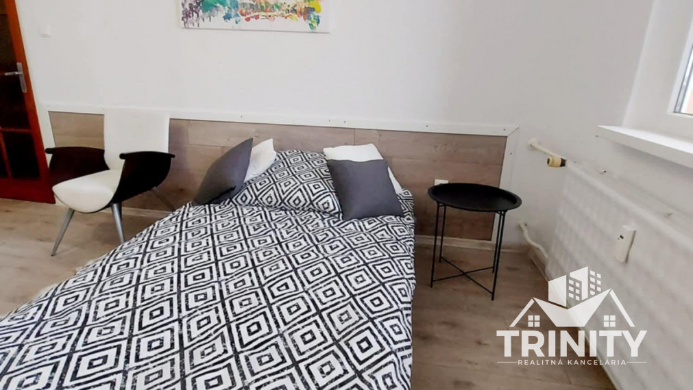 Na prenájom 1-izbový byt s balkónom v Nových Zámkoch