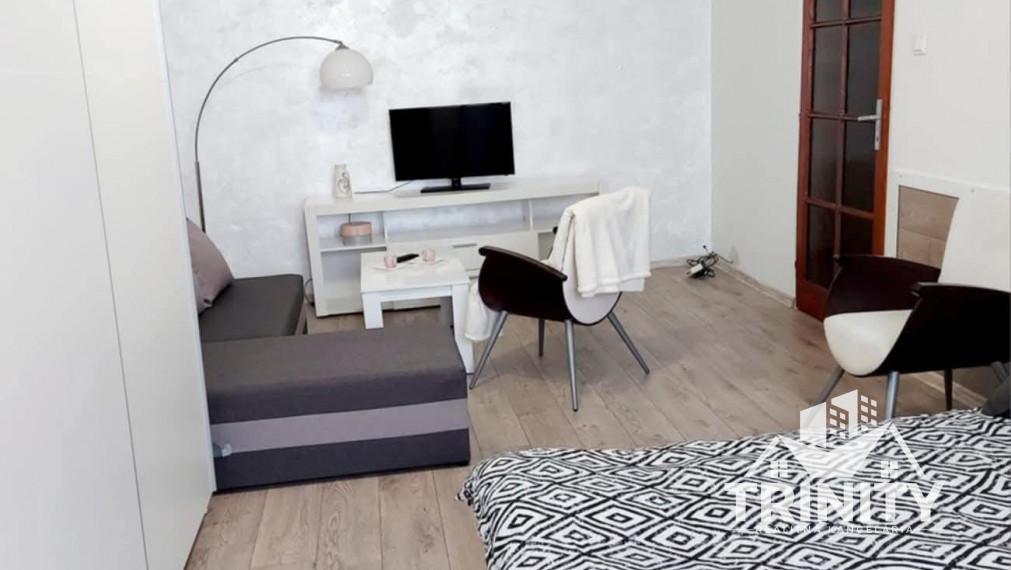 Na prenájom 1-izbový byt s balkónom v Nových Zámkoch