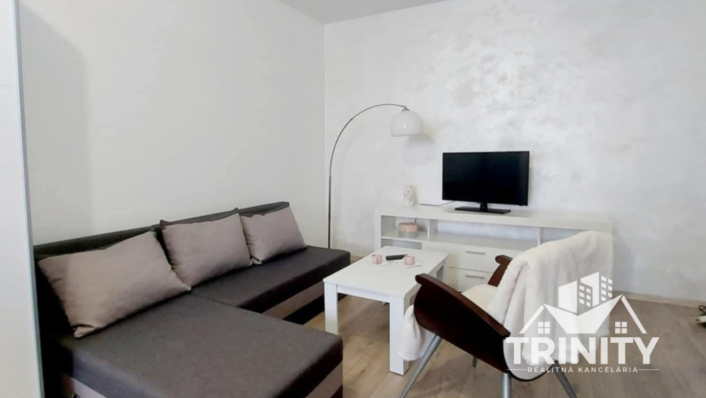 Na prenájom 1-izbový byt s balkónom v Nových Zámkoch