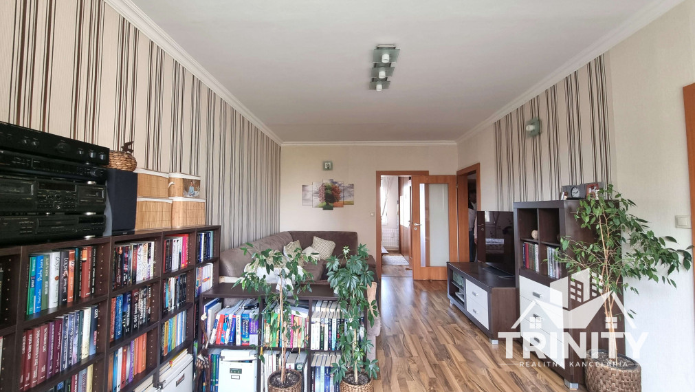 Na prenájom kompletne zariadený 3-izbový byt s balkónom v meste Nové Zámky