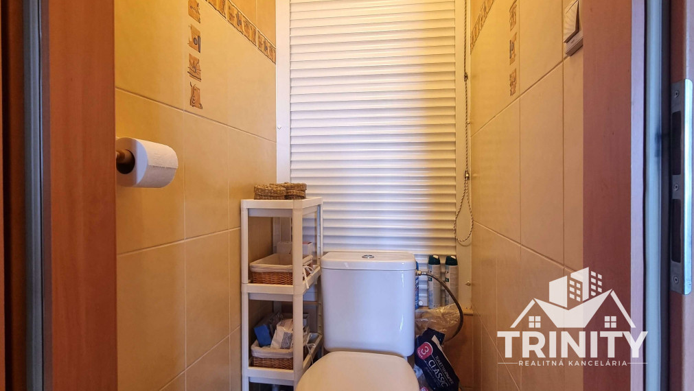 Na prenájom kompletne zariadený 3-izbový byt s balkónom v meste Nové Zámky