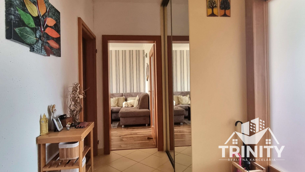 Na prenájom kompletne zariadený 3-izbový byt s balkónom v meste Nové Zámky