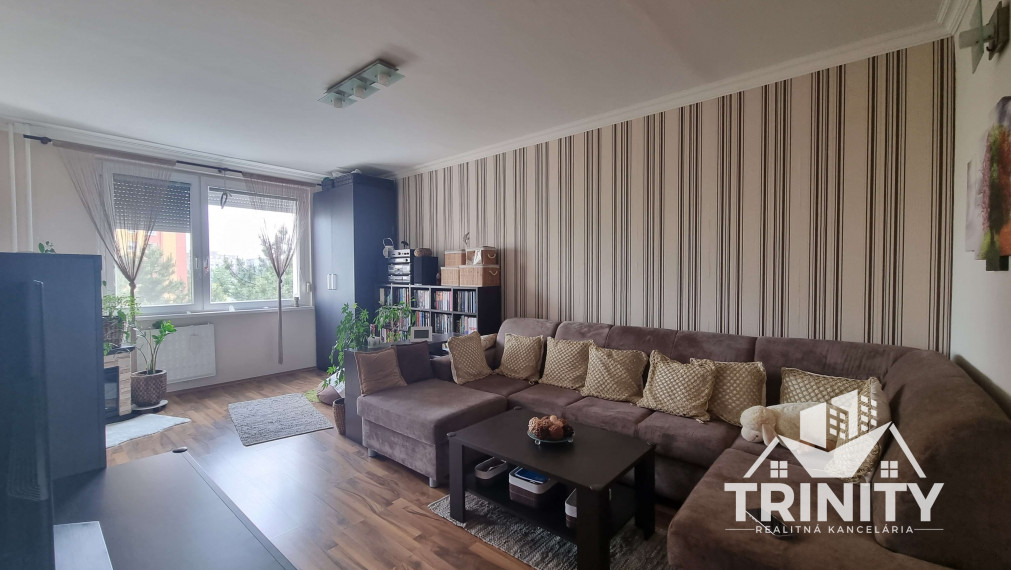 Na prenájom kompletne zariadený 3-izbový byt s balkónom v meste Nové Zámky