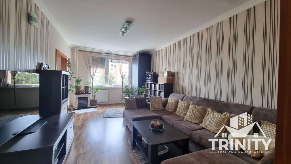 Na prenájom kompletne zariadený 3-izbový byt s balkónom v meste Nové Zámky