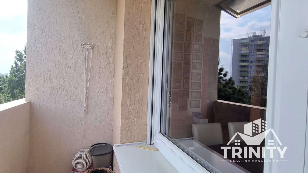 Na prenájom kompletne zariadený 3-izbový byt s balkónom v meste Nové Zámky