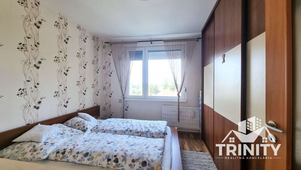 Na prenájom kompletne zariadený 3-izbový byt s balkónom v meste Nové Zámky